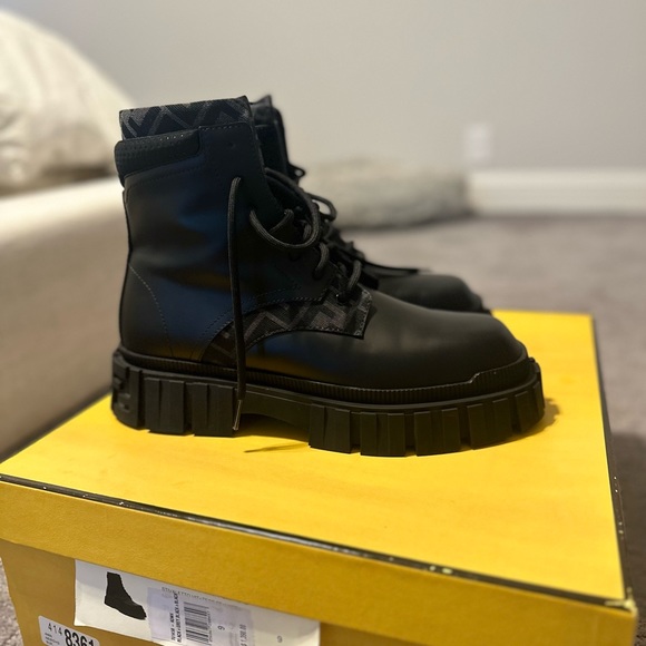 Normally a size 10 but had to size down 1 size. - runs big - Picture 4 of 10